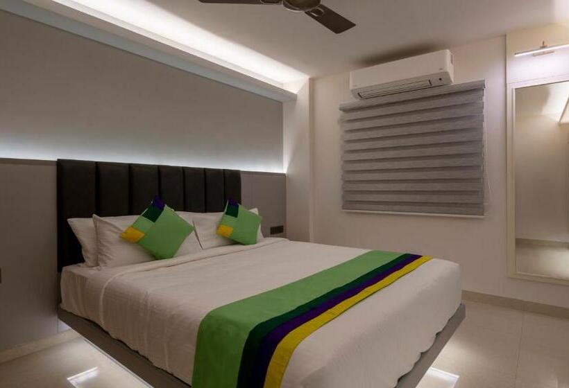 Camera Superiore, Treebo Premium D Consulate