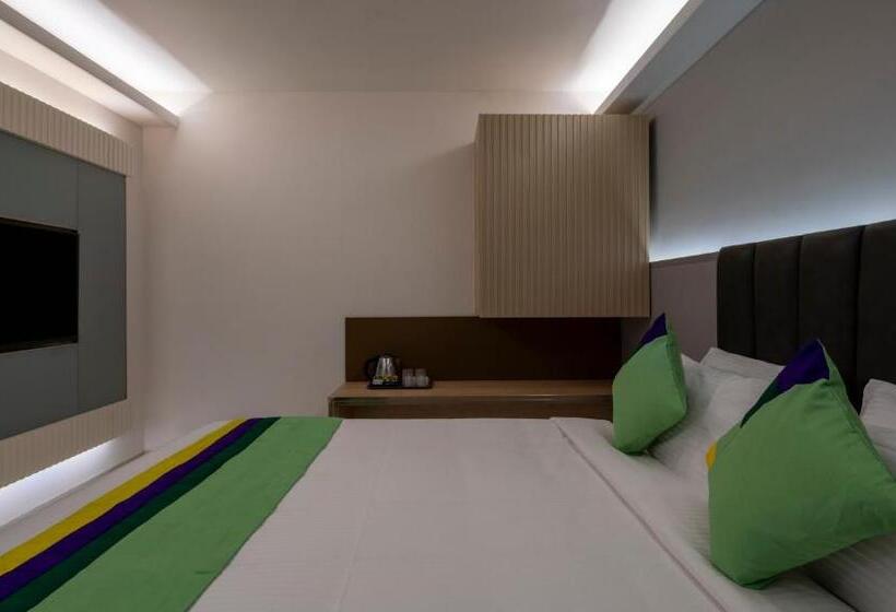 Camera Superiore, Treebo Premium D Consulate