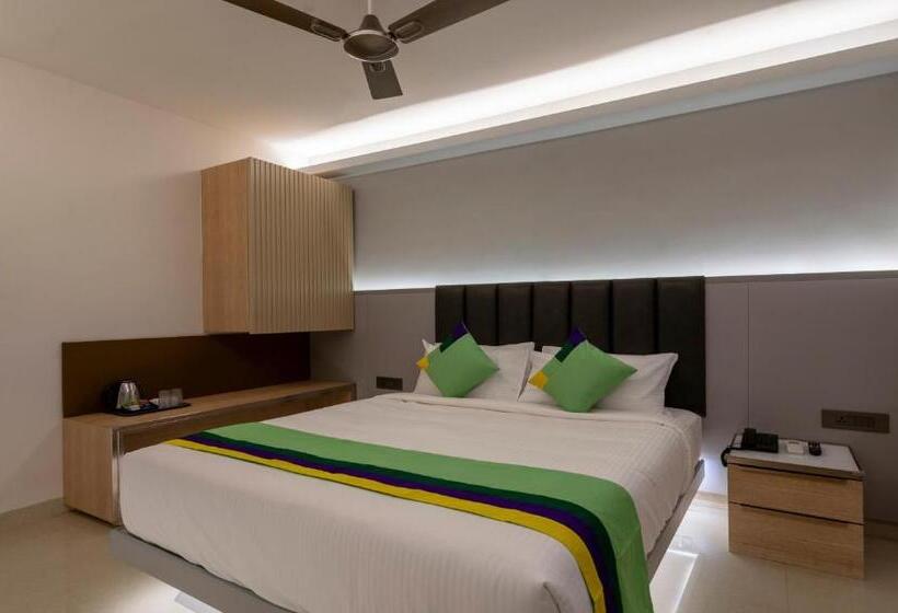 Camera Superiore, Treebo Premium D Consulate