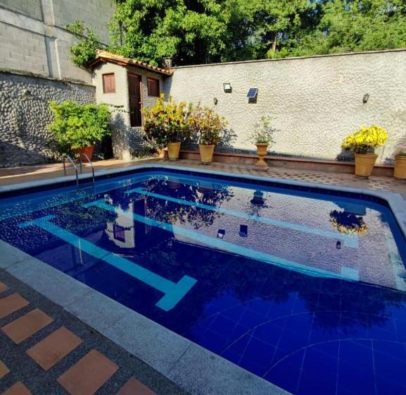 اتاق استاندارد با سرویس بهداشتی مشترک, Hostal La Pola