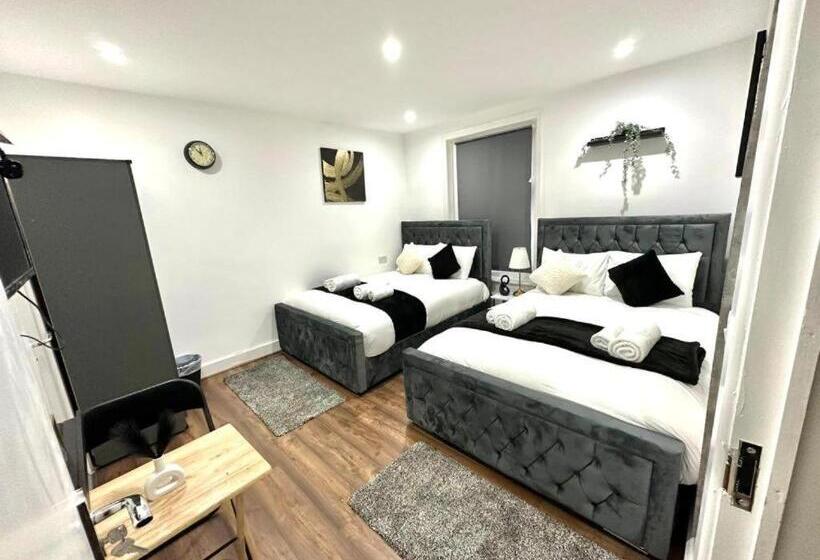 Четырехместный Номер Стандарт, Hounslow Suites   Tw3