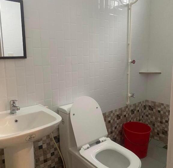 غرفة عائلية, Nińas Transient Baler