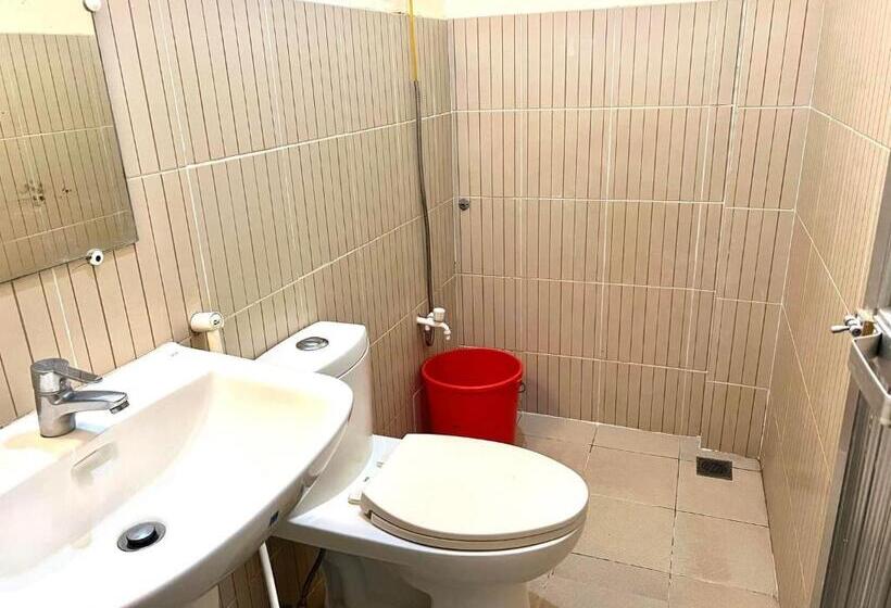 غرفة عائلية مطلّة علي الجبل, Nińas Transient Baler