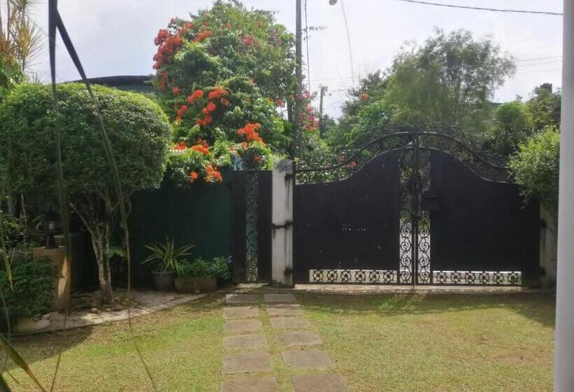 带1个卧室带花园景观的公寓, Blossoms Apartment 20 Min From Air Port