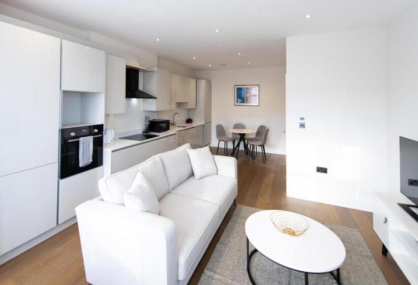 Апартаменты Deluxe 1 Спальня, Ealing Residency