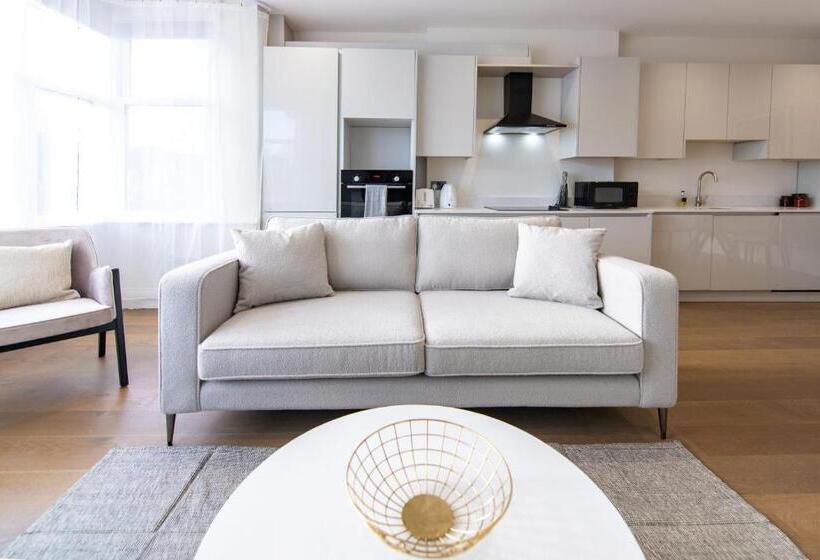 带1个卧室的豪华公寓, Ealing Residency