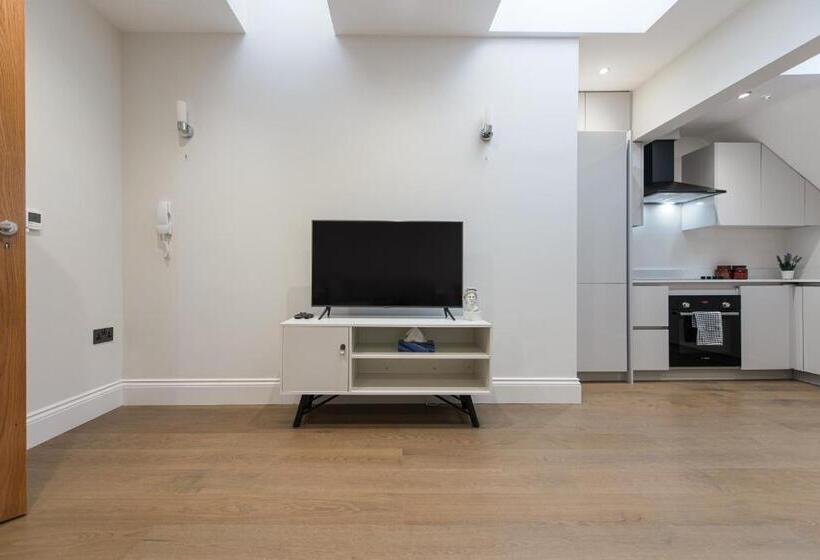 Апартаменты 1 Спальня, Ealing Residency