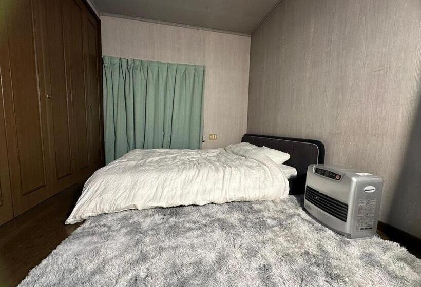 غرفة رباعية اقتصادية مع حمام مشترك, 1800