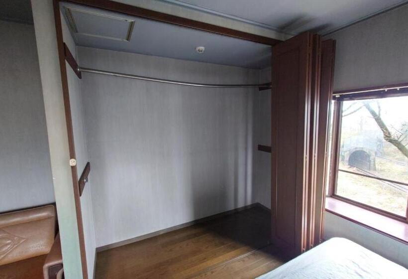 غرفة رباعية اقتصادية مع حمام مشترك, 1800