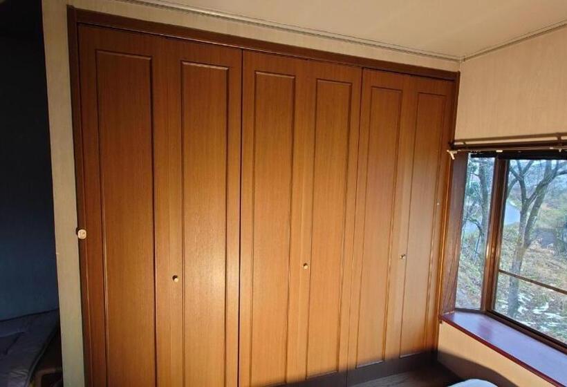 غرفة رباعية اقتصادية مع حمام مشترك, 1800