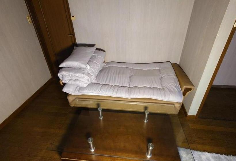 غرفة رباعية اقتصادية مع حمام مشترك, 1800