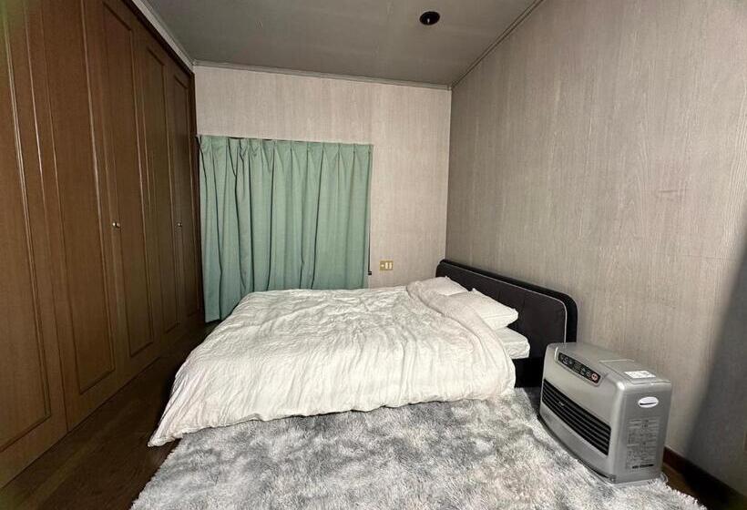 غرفة رباعية اقتصادية مع حمام مشترك, 1800