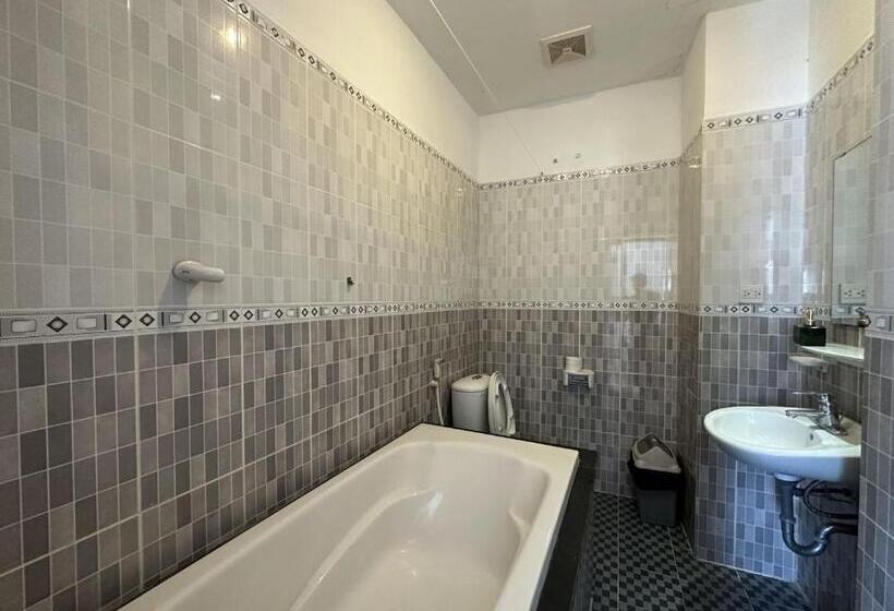 اتاق سوپریور خانوادگی, Oyo 1215 3 Lu