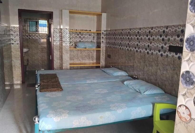 Трехместный Номер Классика, Oyo Flagship Sri Sakthi Siva Lodge