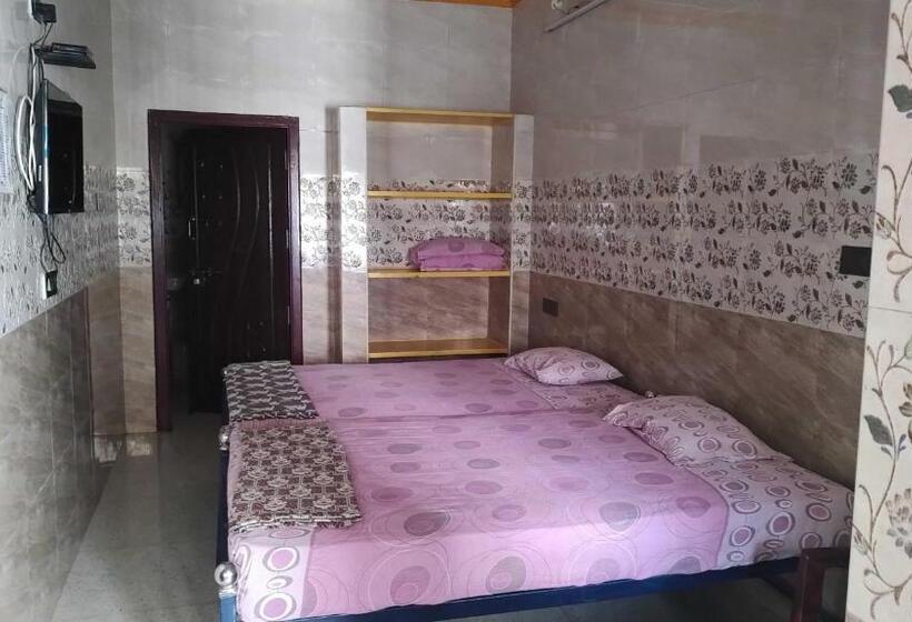 Quarto Triplo Clássico, Oyo Flagship Sri Sakthi Siva Lodge