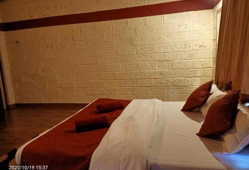 スタンダードルーム, Sunlit Farm Shirshinge