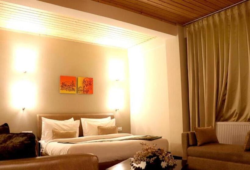 جناح جونيور, Tranquil Retreat Sonamarg