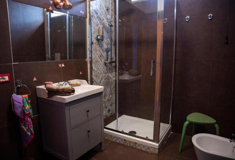 اتاق لوکس سه تخته, Homemore Brigida