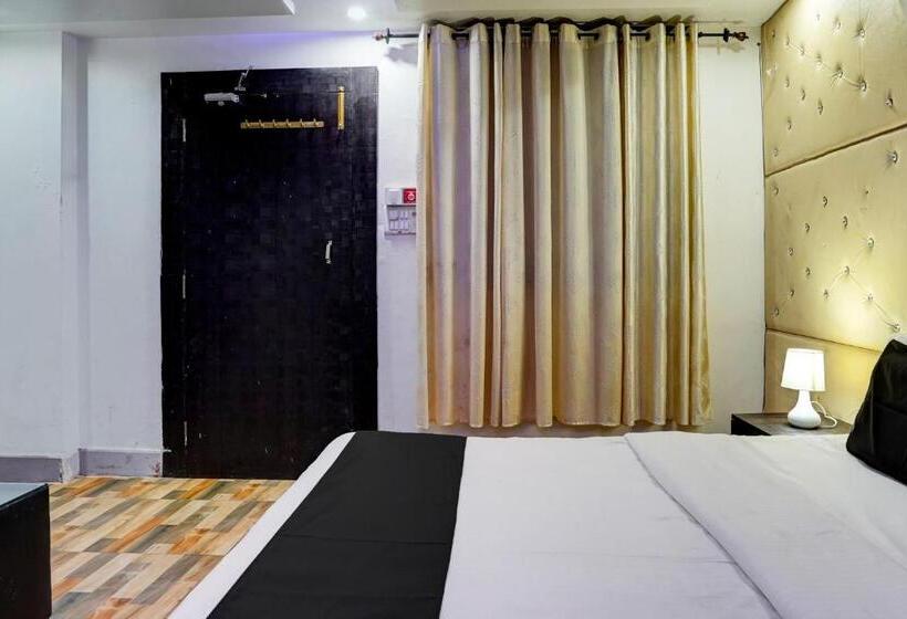 اتاق کلاسیک سه تخته, Oyo Flagship Sr Hotel And Marriage Hall