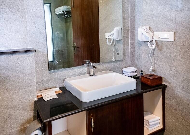 ویلای لوکس 1 خوابه, River Bank Jungle Resort
