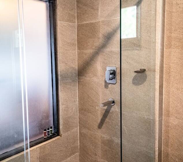 اتاق لوکس, River Bank Jungle Resort