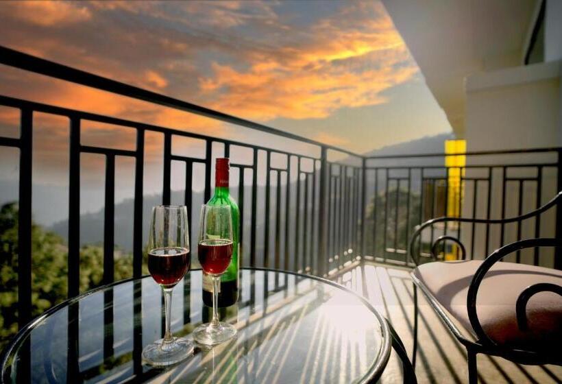 디럭스 룸 킹사이즈 침대, Shivalik Hotel And Resorts