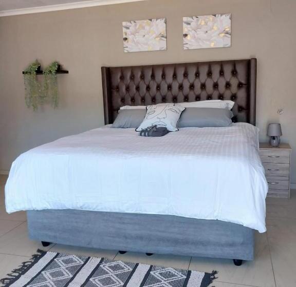 スタンダードルーム, Precious Estates