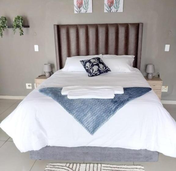 スタンダードルーム, Precious Estates