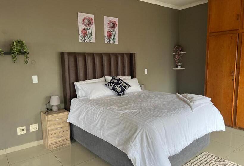 キングサイズベッドのスタンダードルーム, Precious Estates