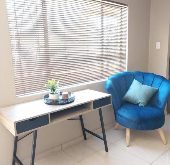 キングサイズベッドのスタンダードルーム, Precious Estates