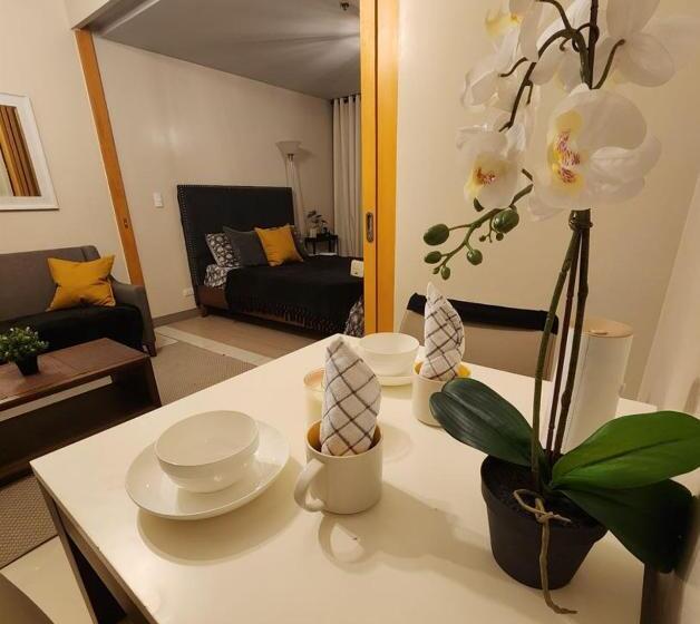 آپارتمان 1 خوابه با چشمانداز استخر, Chic Style Condo Unit In Bgc, One Uptown Residences, In Front Of Grand Hyatt!