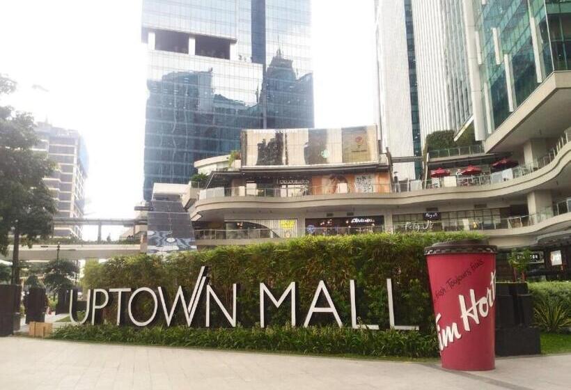 Апартаменты 1 Спальня Вид на Бассейн, Chic Style Condo Unit In Bgc, One Uptown Residences, In Front Of Grand Hyatt!