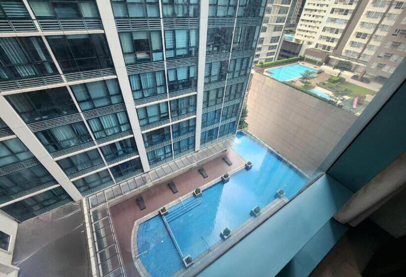 Апартаменты 1 Спальня Вид на Бассейн, Chic Style Condo Unit In Bgc, One Uptown Residences, In Front Of Grand Hyatt!