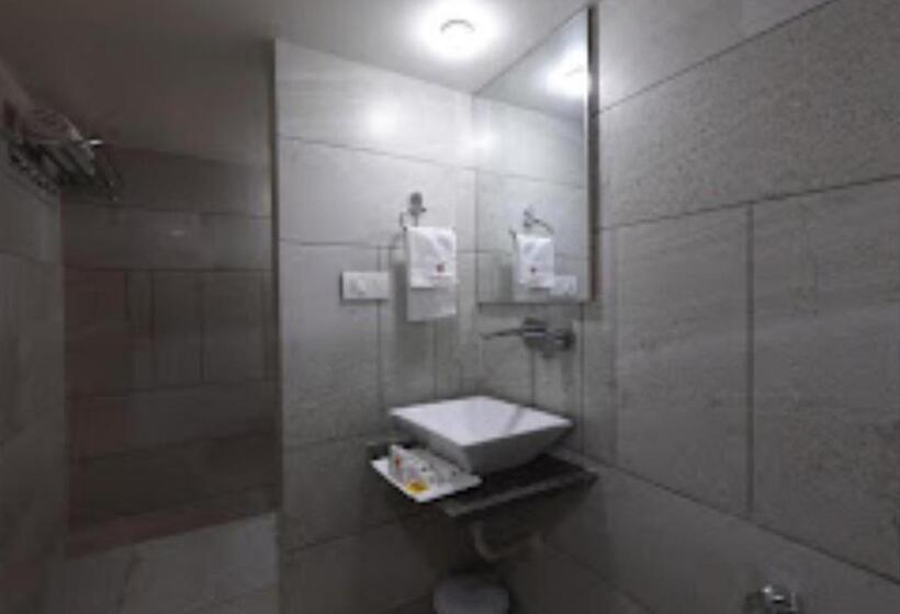 行政三人间, Alka Inn Ahmedabad