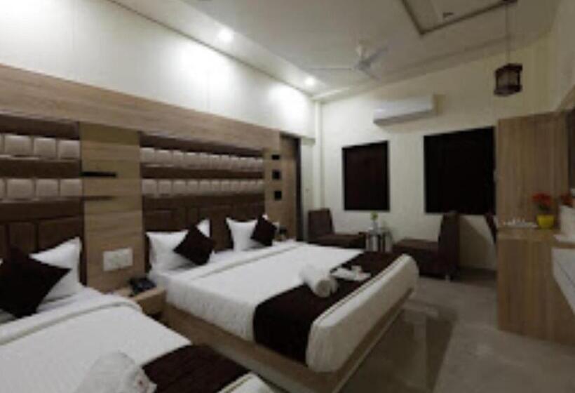 行政三人间, Alka Inn Ahmedabad