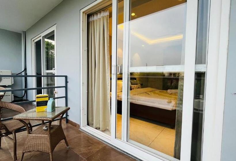 סוויטה, Bluo 1bhk Suite   Balcony, Gym, Lift, Parking