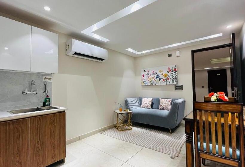 סוויטה, Bluo 1bhk Suite   Balcony, Gym, Lift, Parking