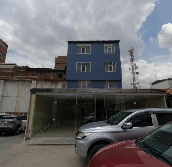 غرفة قياسية, Casona Piura
