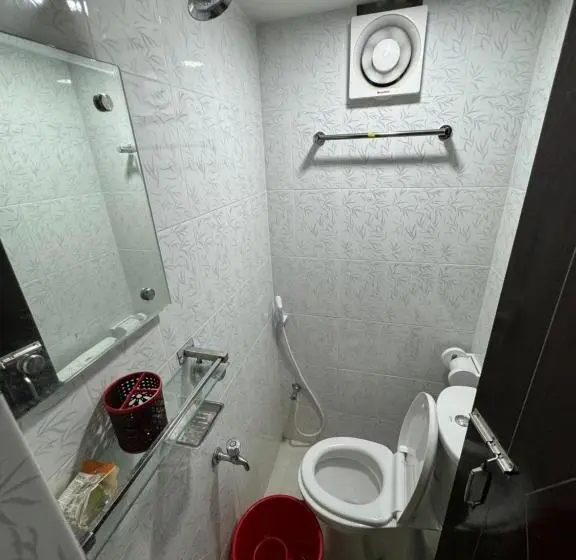 اتاق استاندارد یک نفره, In Need   Near To The Us France Italy Saudi Embassy And Airport