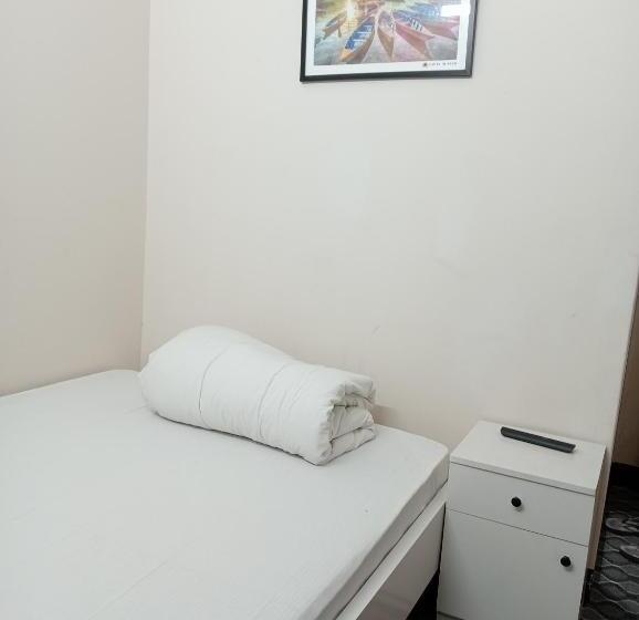 اتاق اکونومی, In Need   Near To The Us France Italy Saudi Embassy And Airport