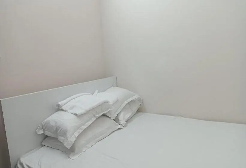 اتاق لوکس, In Need   Near To The Us France Italy Saudi Embassy And Airport