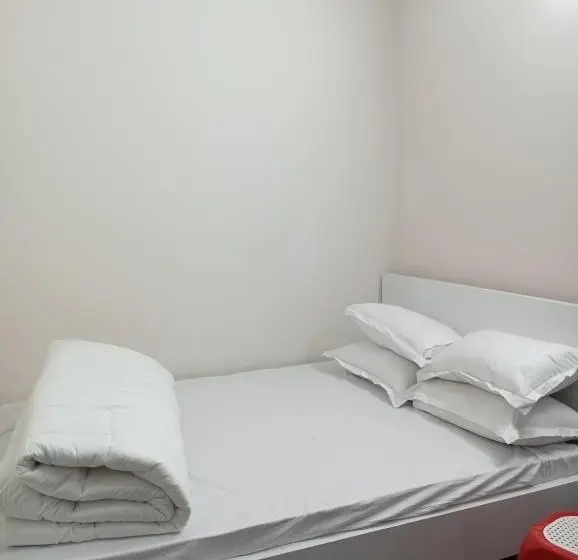 اتاق لوکس, In Need   Near To The Us France Italy Saudi Embassy And Airport