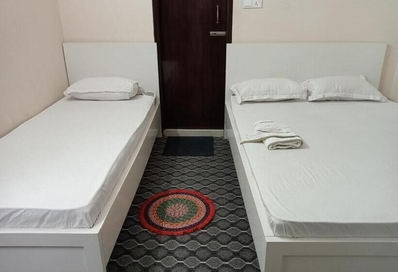 اتاق ساده سه‌ نفره, In Need   Near To The Us France Italy Saudi Embassy And Airport