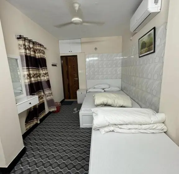 اتاق استاندارد سه نفره, In Need   Near To The Us France Italy Saudi Embassy And Airport