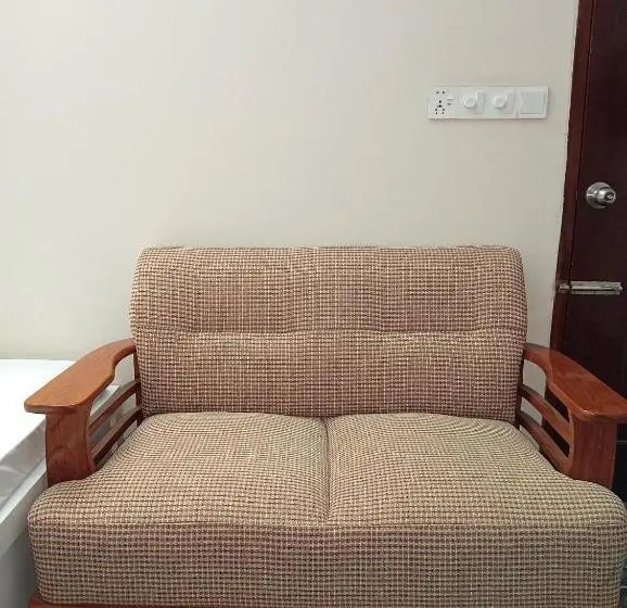 اتاق سوپریور سه تخته, In Need   Near To The Us France Italy Saudi Embassy And Airport