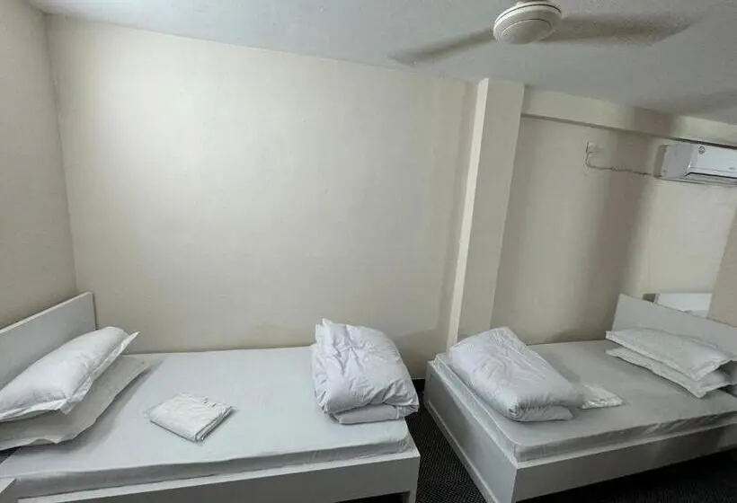 اتاق خانوادگی, In Need   Near To The Us France Italy Saudi Embassy And Airport