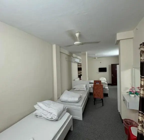 اتاق خانوادگی, In Need   Near To The Us France Italy Saudi Embassy And Airport