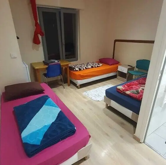 اتاق ساده سه‌ نفره, Le Privilege