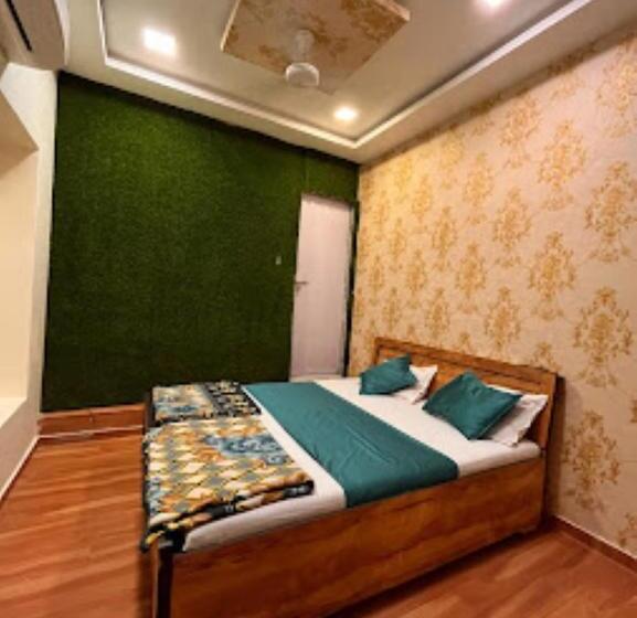 デラックスルーム, Nice Inn Ahmedabad