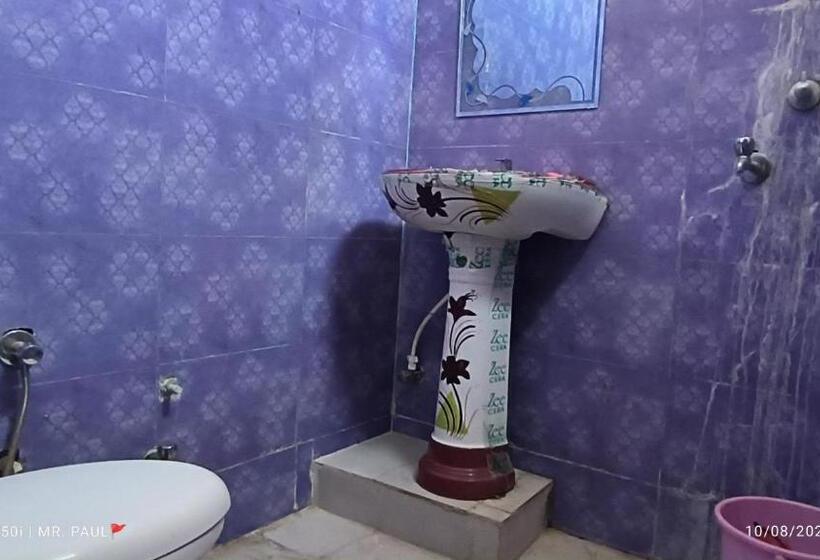 トリプルクラシックルーム, Oyo Fauji Villa